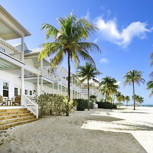 Tropical Garden Double Queen Guestroom